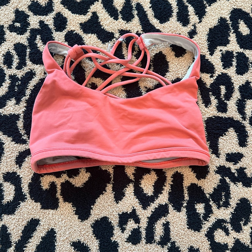 Lululemon Coral 🪸 sports bra! Size 4, Free to Be bra!